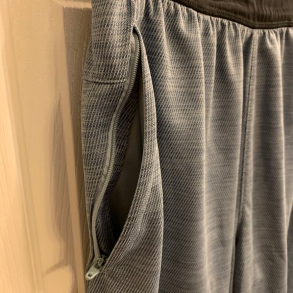 Adidas Aeroready Athletic Shoets Men’s Size Medium - Picture 5 of 7